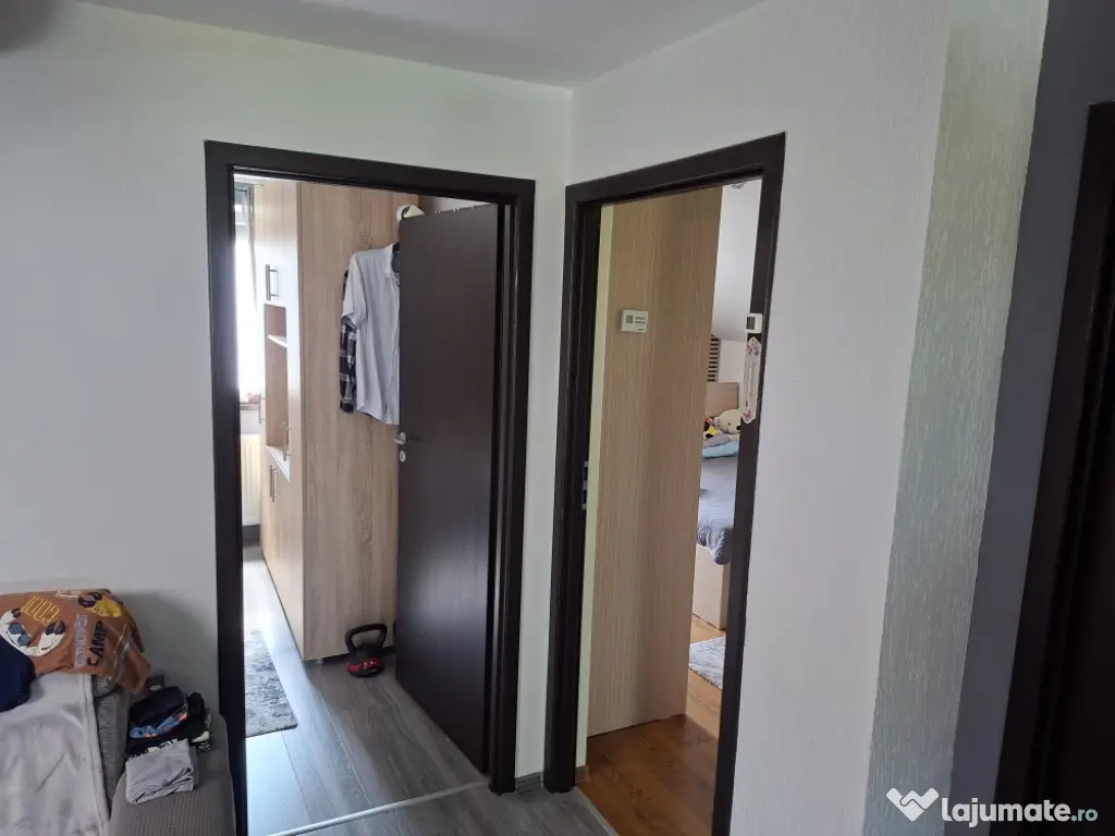 Apartament 3 camere curte