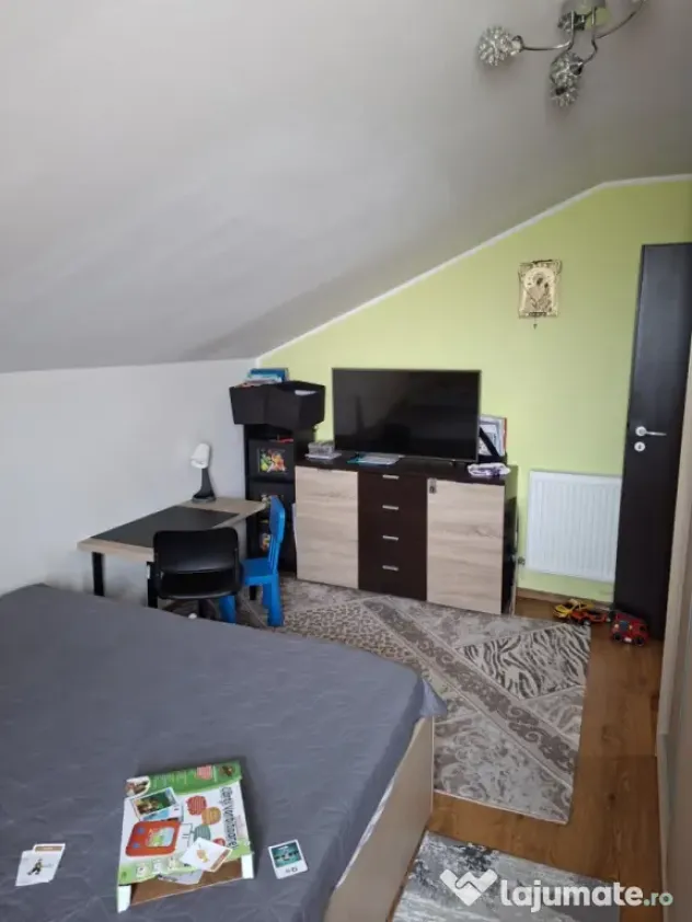 Apartament 3 camere curte