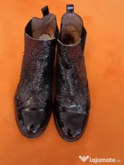 Vând ghete înalte din piele 