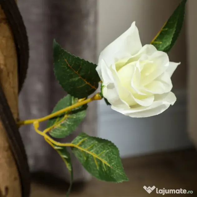 Outsunny Plantă artificială de trandafir cu 21 de flori și ghiveci umplut cu ciment și mușchi, Ø18x90 cm, albă