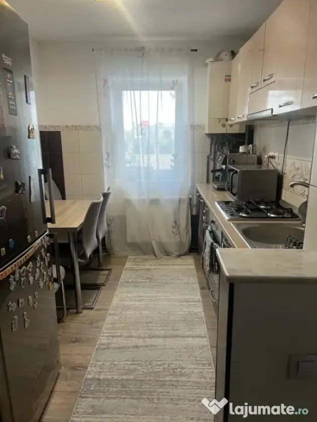 Apartament Cu 3 Camere Decomandate Zona Burdujeni