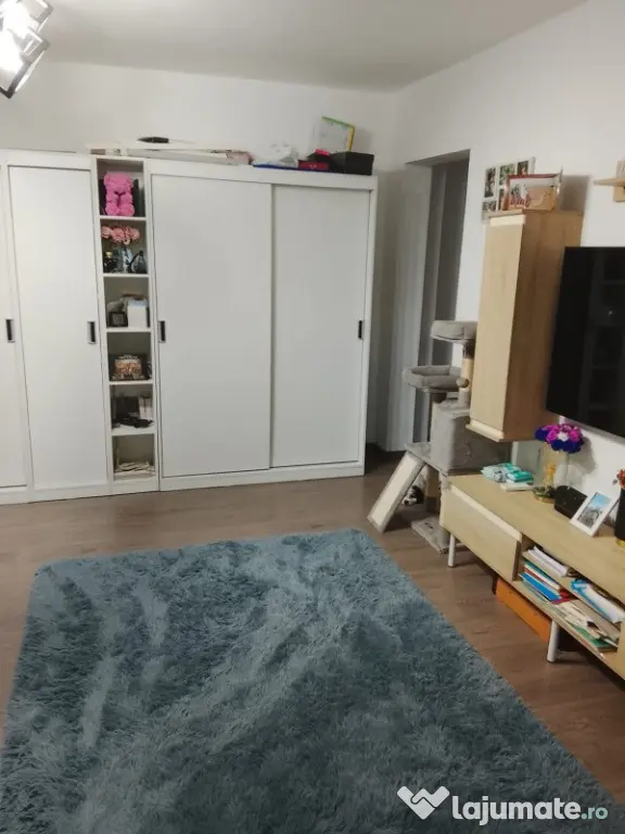 Direct proprietar – Apartament 3 camere, Pajura – Locație excelentă