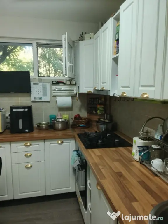 Direct proprietar – Apartament 3 camere, Pajura – Locație excelentă