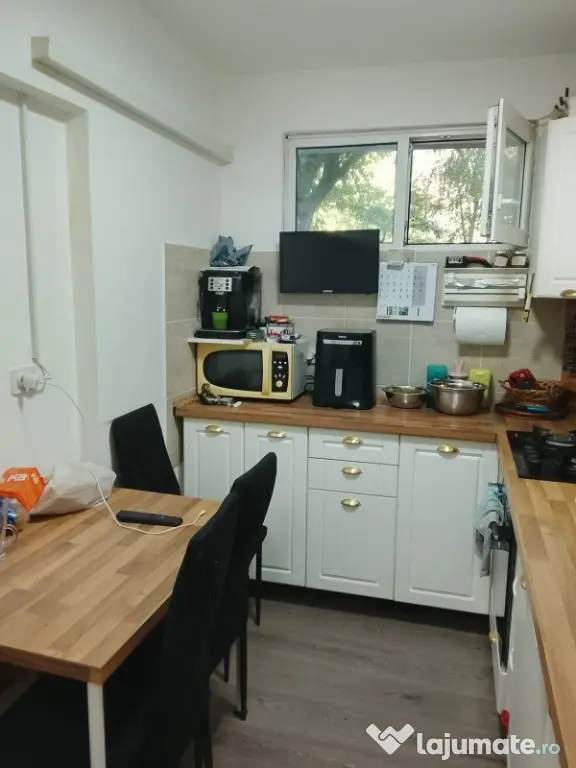Direct proprietar – Apartament 3 camere, Pajura – Locație excelentă