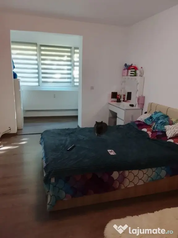 Direct proprietar – Apartament 3 camere, Pajura – Locație excelentă