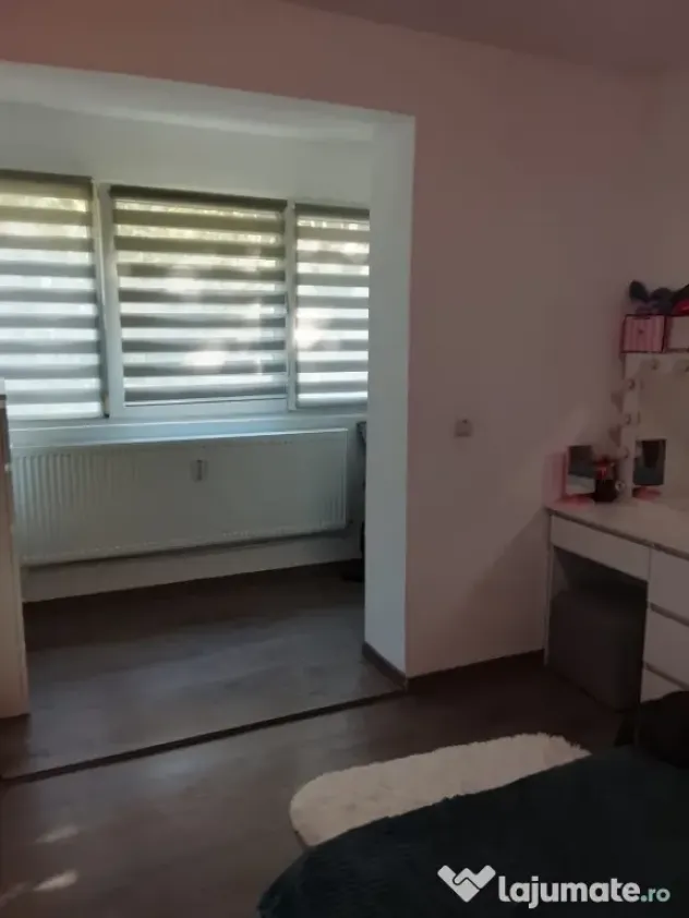 Direct proprietar – Apartament 3 camere, Pajura – Locație excelentă