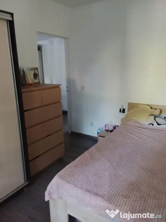 Direct proprietar – Apartament 3 camere, Pajura – Locație excelentă