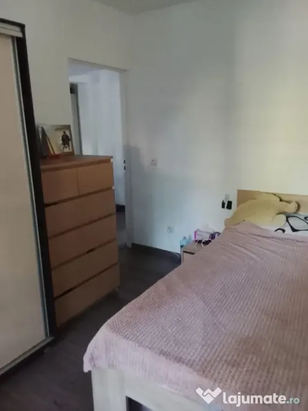 Direct proprietar – Apartament 3 camere, Pajura – Locație excelentă