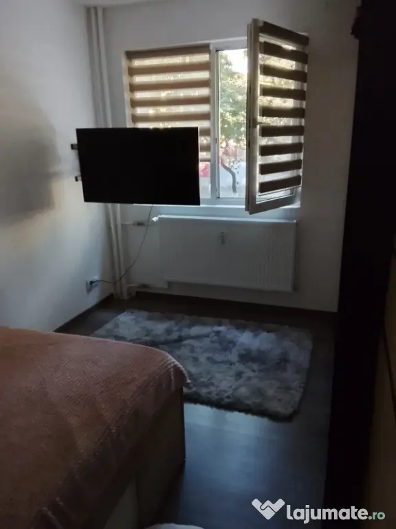 Direct proprietar – Apartament 3 camere, Pajura – Locație excelentă