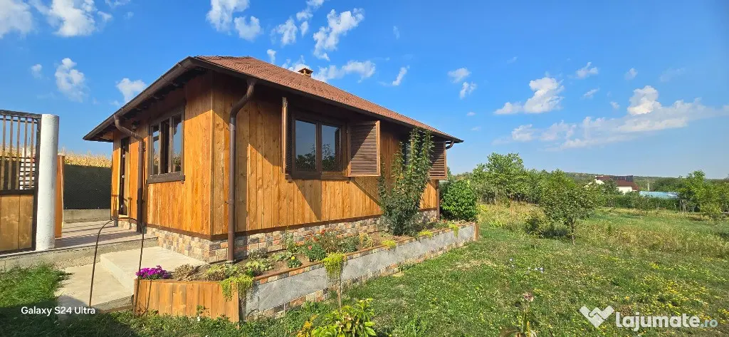 Teren in suprafata de 2400 mp cu cabanuta