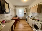 Apartament cu 2 camere, etaj 6, centrala proprie, zona Rovin 