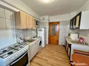 Apartament cu 2 camere, etaj 6, centrala proprie, zona Rovin 