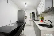 Garsonieră decomandată - Complet renovată - Parter –... 