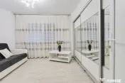 Garsonieră decomandată - Complet renovată - Parter –... 