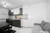 Garsonieră decomandată - Complet renovată - Parter –... 