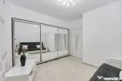 Garsonieră decomandată - Complet renovată - Parter –... 