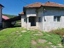 Casă cărămidă 4 camere + anexe - Călinești - Vrăne...