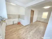 Casă complet renovată, 3 camere, 70 mp utili, teren 200 mp 