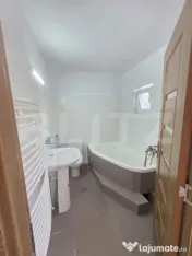 Casă complet renovată, 3 camere, 70 mp utili, teren 200 mp 