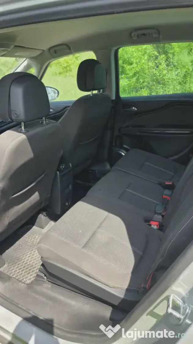 Opel zafira 2014 autoturism