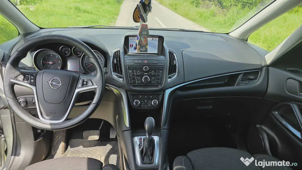 Opel zafira 2014 autoturism
