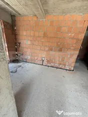 Apartament 3 camere, 2 bai, decomandat, etaj intermediar, zo 