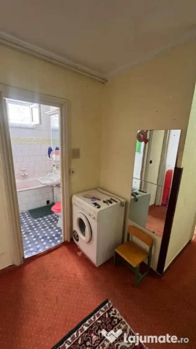 Ap 2 camere decomandat, etaj 3 – Precista, zona Școala 10, 49 000 Euro
