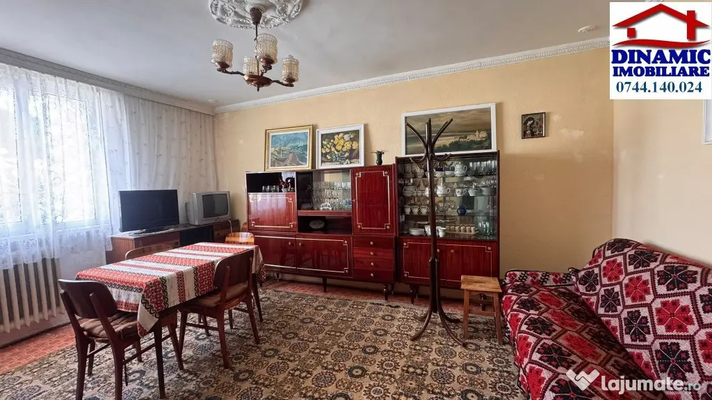 Ap 2 camere decomandat, etaj 3 – Precista, zona Școala 10, 49 000 Euro