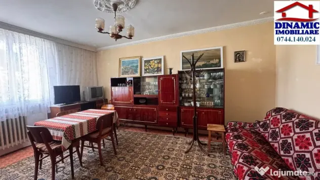 Ap 2 camere decomandat, etaj 3 – Precista, zona Școala 10, 49 000 Euro
