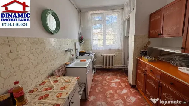 Ap 2 camere decomandat, etaj 3 – Precista, zona Școala 10, 49 000 Euro