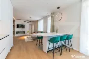 Apartament 3 camere, 95mp, 2 parcari, terasa, zona UMF 