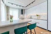 Apartament 3 camere, 95mp, 2 parcari, terasa, zona UMF 