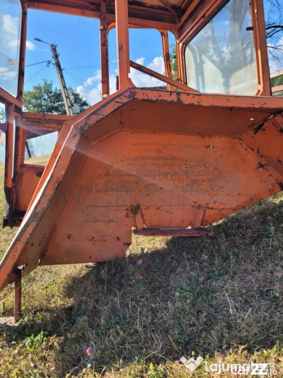 Cabină tractor U445