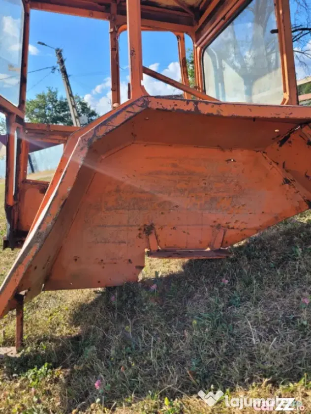 Cabină tractor U445