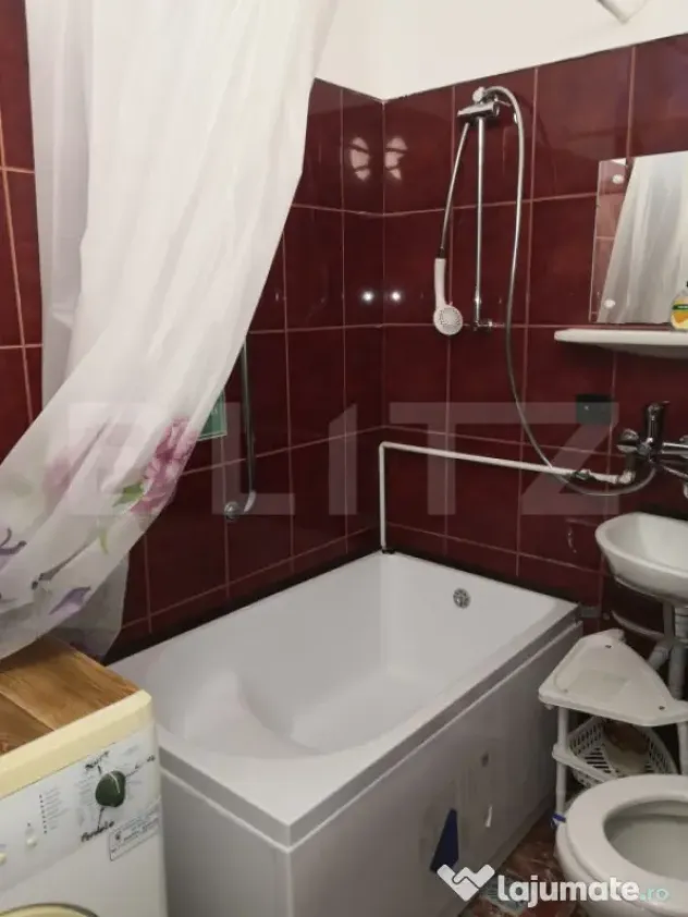 Garsoniera la casa cu curte si terasa in zona Centrala