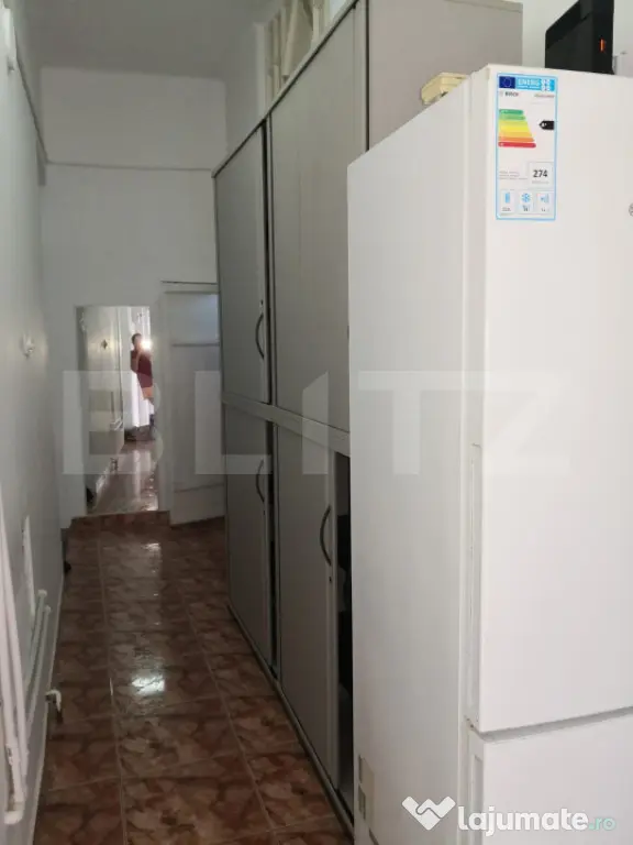Garsoniera la casa cu curte si terasa in zona Centrala