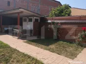 Garsoniera la casa cu curte si terasa in zona Centrala 