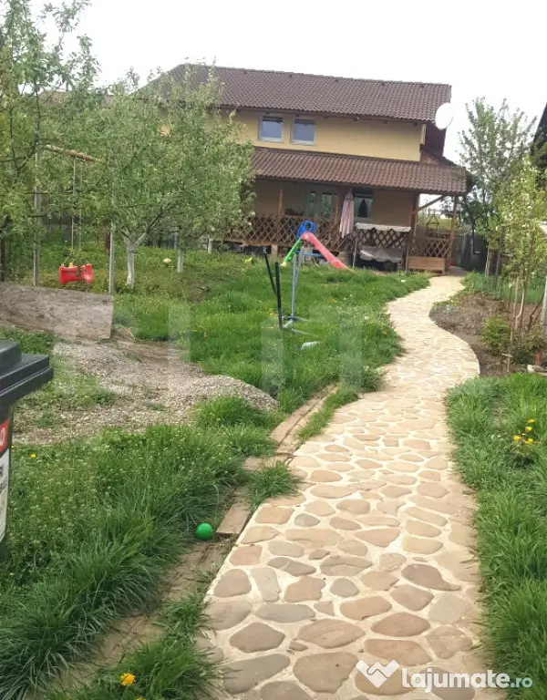 Casă deosebită din lemn masiv de stejar | 125 mp utili | T