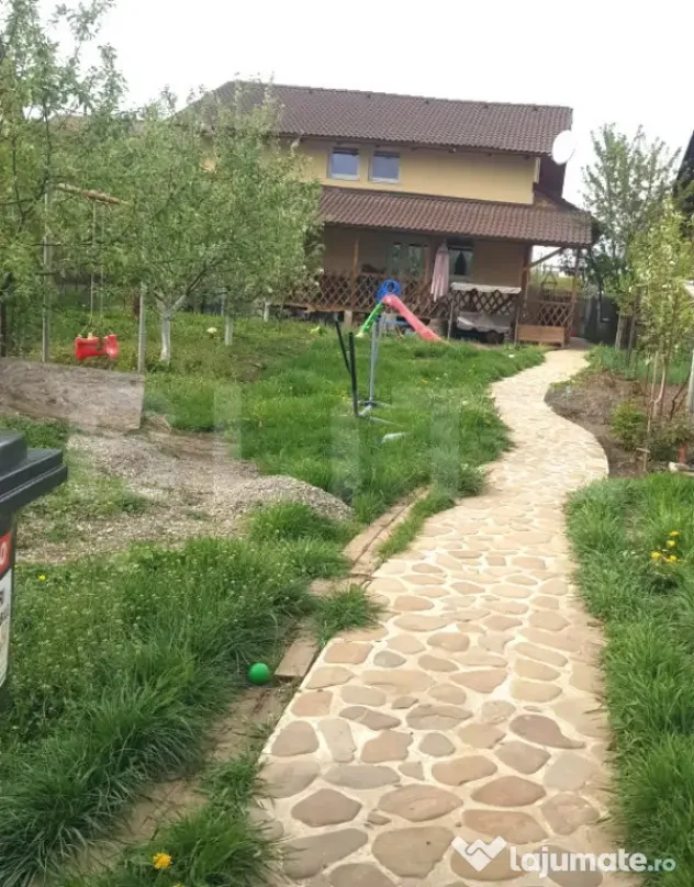 Casă deosebită din lemn masiv de stejar | 125 mp utili | T