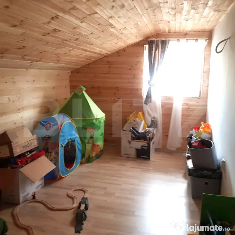 Casă deosebită din lemn masiv de stejar | 125 mp utili | T