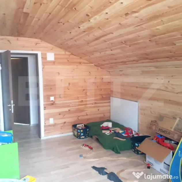 Casă deosebită din lemn masiv de stejar | 125 mp utili | T