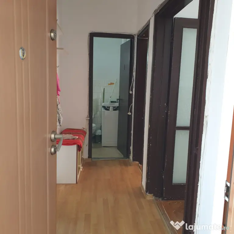 Apartment 2 camere decomandate în Tractorul