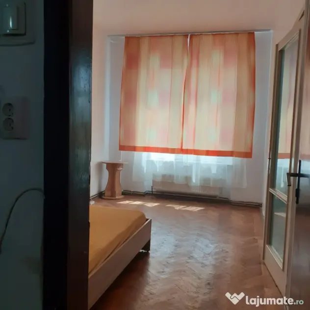 Apartment 2 camere decomandate în Tractorul