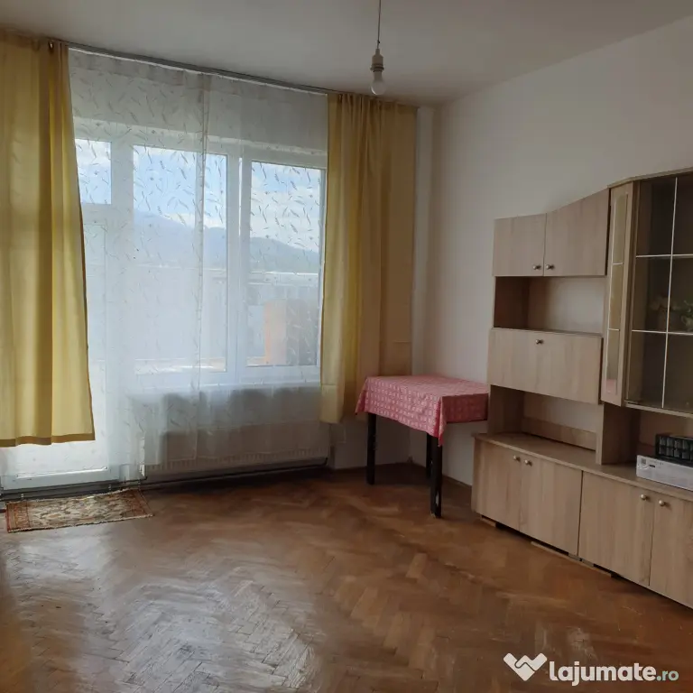 Apartment 2 camere decomandate în Tractorul