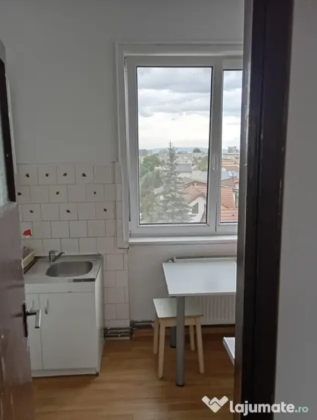 Apartment 2 camere decomandate în Tractorul