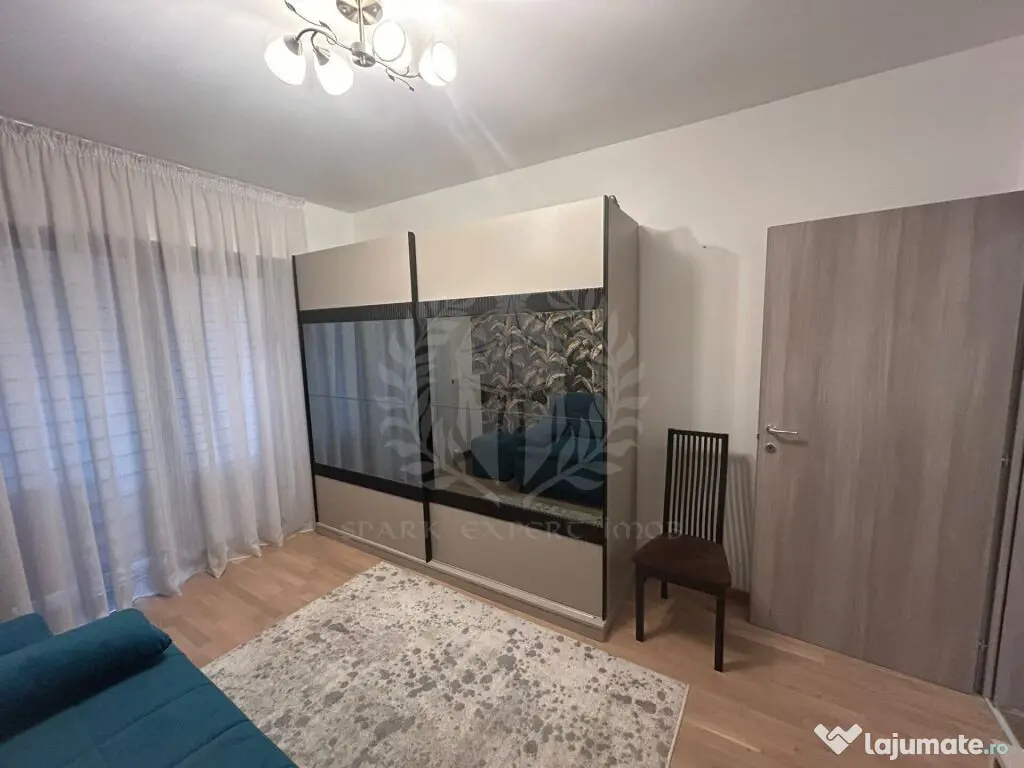 3 CAMERE//MRS SMART//LOC DE PARCARE