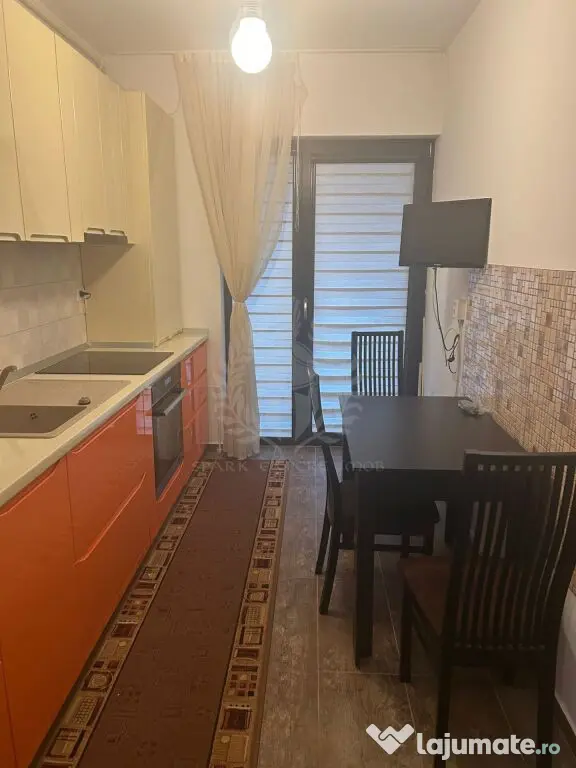 3 CAMERE//MRS SMART//LOC DE PARCARE