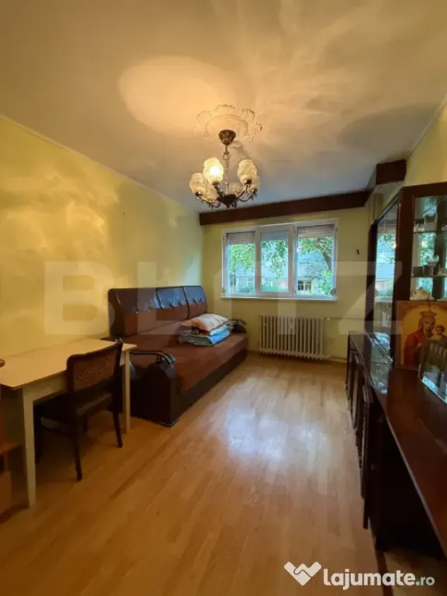Apartament de vanzare, 2 camere decomandat, parter, Micro 13
