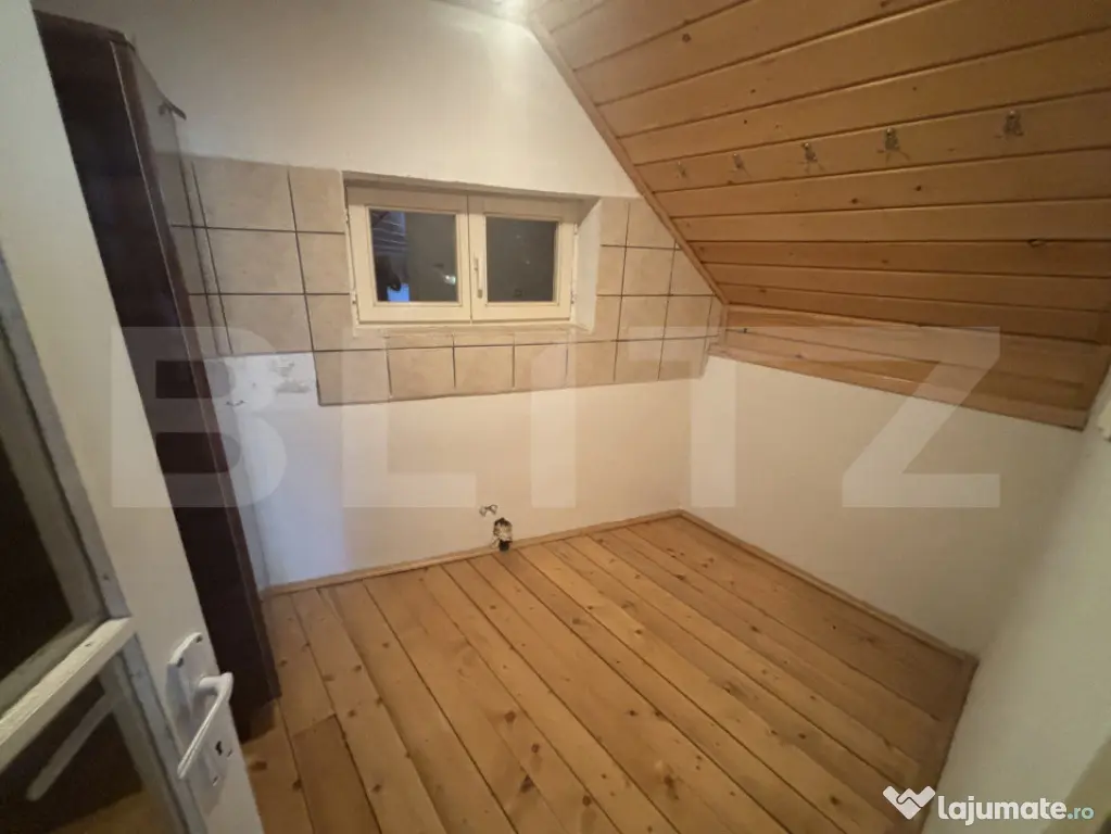 Casă de vânzare 77mp utili, teren 10 ari , zona Viile Satu