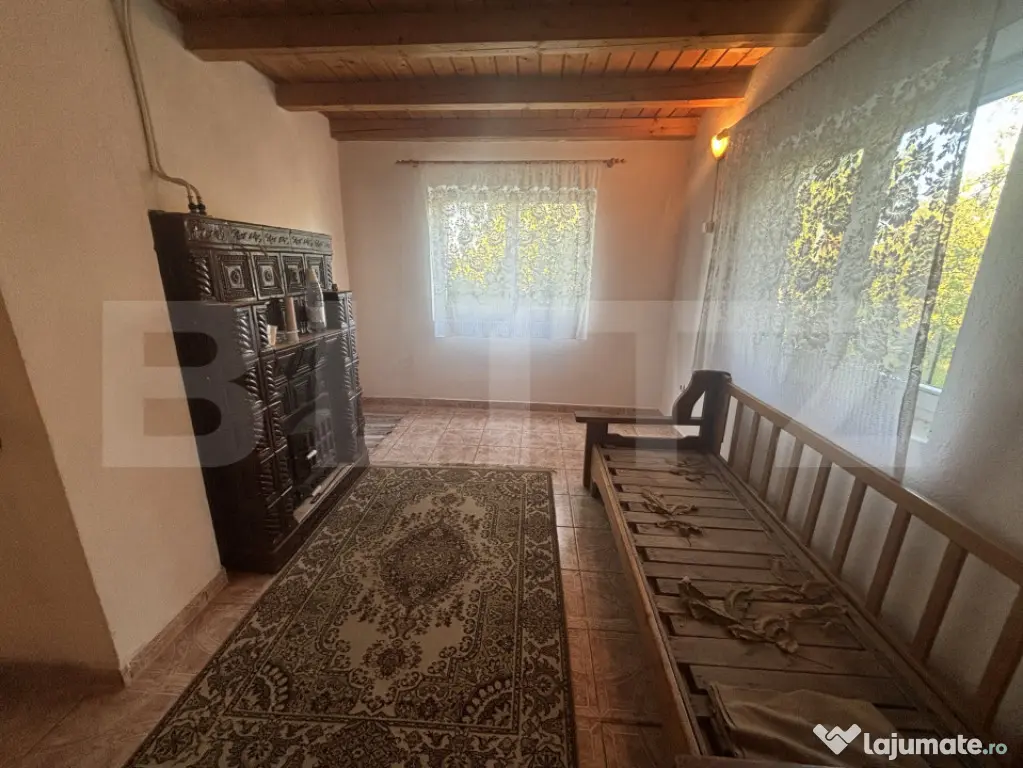 Casă de vânzare 77mp utili, teren 10 ari , zona Viile Satu